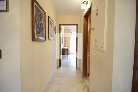 Casa para alugar com 412m², 3 quartos e 4 vagas Casa para alugar com 412m², 3 quartos e 4 vagasCorredor