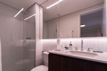 Banheiro de kitnet/studio para alugar com 2 quartos, 69m² em Campo Belo, São Paulo