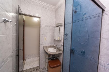 Casa à venda com 300m², 4 quartos e 2 vagasBanheiro do Quarto 2