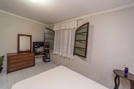 Casa à venda com 300m², 4 quartos e 2 vagasQuarto 2