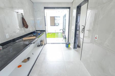 Casa à venda com 125m², 3 quartos e 2 vagascozinha