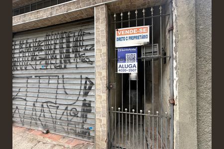 Casa para alugar com 200m², 2 quartos e 2 vagas Casa para alugar com 200m², 2 quartos e 2 vagasFachada