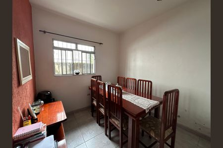 Casa para alugar com 200m², 2 quartos e 2 vagas Casa para alugar com 200m², 2 quartos e 2 vagasSala de Jantar