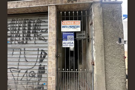 Casa para alugar com 200m², 2 quartos e 2 vagas Casa para alugar com 200m², 2 quartos e 2 vagasFachada