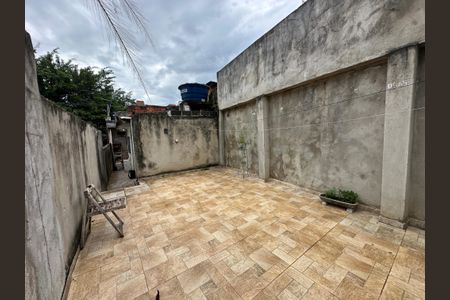 Casa para alugar com 200m², 2 quartos e 2 vagas Casa para alugar com 200m², 2 quartos e 2 vagasQuintal