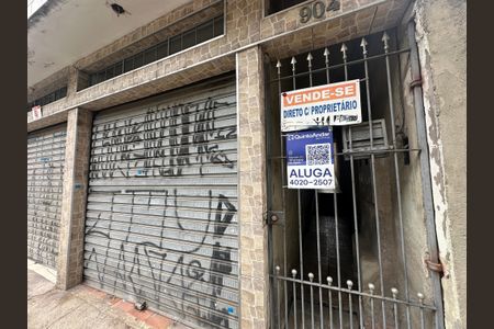 Casa para alugar com 200m², 2 quartos e 2 vagas Casa para alugar com 200m², 2 quartos e 2 vagasFachada