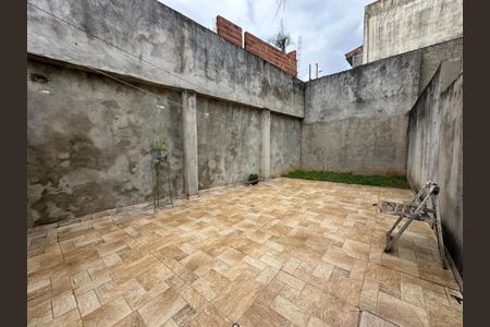 Casa para alugar com 200m², 2 quartos e 2 vagas Casa para alugar com 200m², 2 quartos e 2 vagasQuintal