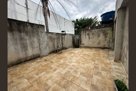 Casa para alugar com 200m², 2 quartos e 2 vagas Casa para alugar com 200m², 2 quartos e 2 vagasQuintal