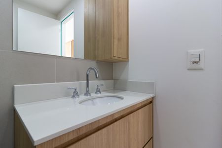 Banheiro de kitnet/studio para alugar com 1 quarto, 24m² em Pinheiros, São Paulo