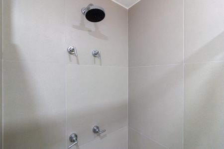 Banheiro de kitnet/studio para alugar com 1 quarto, 24m² em Pinheiros, São Paulo