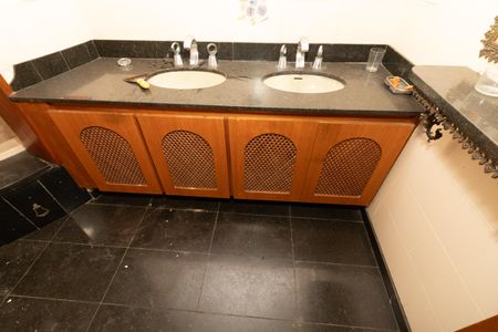 Casa para alugar com 500m², 3 quartos e 4 vagasBanheiro da Suíte 1