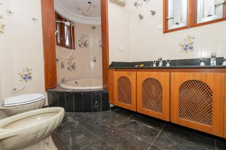 Casa para alugar com 500m², 3 quartos e 4 vagasBanheiro da Suíte 1