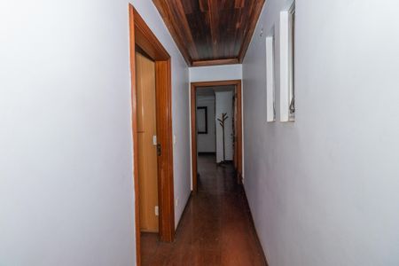 Casa para alugar com 500m², 3 quartos e 4 vagasCorredor Dormitórios