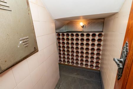 Casa para alugar com 500m², 3 quartos e 4 vagasAdega