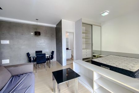 Sala de kitnet/studio para alugar com 1 quarto, 40m² em Jardim Anália Franco, São Paulo
