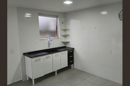 Cozinha de casa de condomínio para alugar com 1 quarto, 48m² em Curicica, Rio de Janeiro