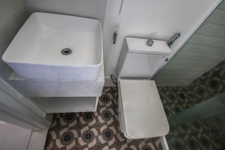 Casa de condomínio para alugar com 230m², 4 quartos e 3 vagasBanheiro do Quarto 4
