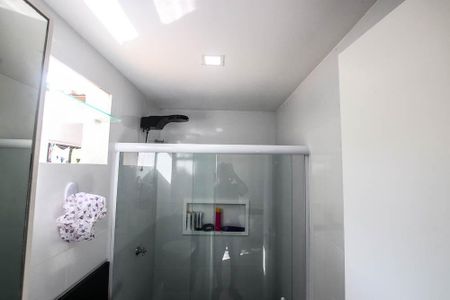Casa de condomínio para alugar com 230m², 4 quartos e 3 vagasBanheiro social