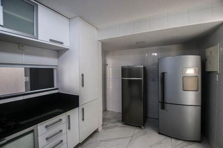 Casa de condomínio para alugar com 230m², 4 quartos e 3 vagasCozinha
