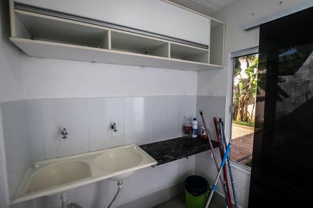 Casa de condomínio para alugar com 230m², 4 quartos e 3 vagasArea de serviço