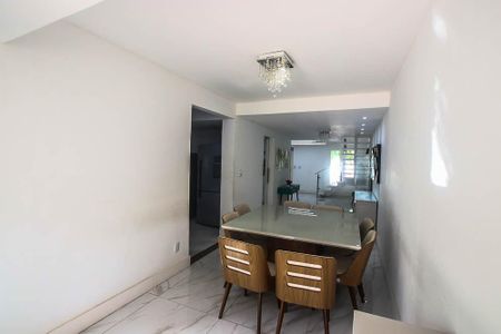 Casa de condomínio para alugar com 230m², 4 quartos e 3 vagasSala 2