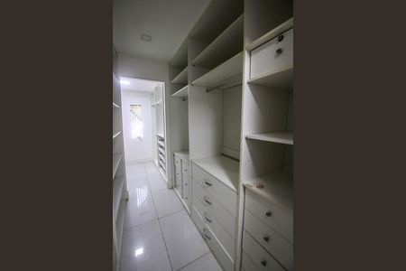 Casa de condomínio para alugar com 230m², 4 quartos e 3 vagasCloset do quarto 1