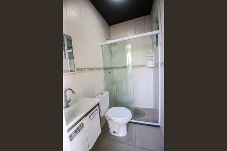 Casa de condomínio para alugar com 230m², 4 quartos e 3 vagasBanheiro de serviço