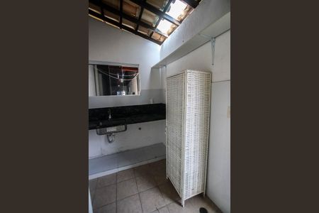 Casa de condomínio para alugar com 230m², 4 quartos e 3 vagasLavanderia