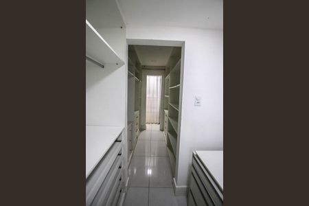 Casa de condomínio para alugar com 230m², 4 quartos e 3 vagasCloset do quarto 1