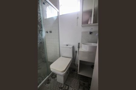 Casa de condomínio para alugar com 230m², 4 quartos e 3 vagasBanheiro do Quarto 3