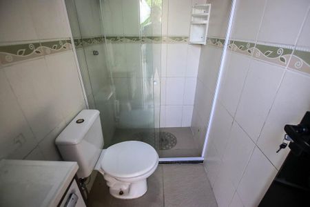Casa de condomínio para alugar com 230m², 4 quartos e 3 vagasBanheiro de serviço