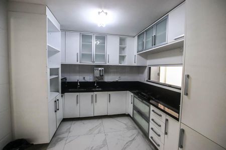 Casa de condomínio para alugar com 230m², 4 quartos e 3 vagasCozinha