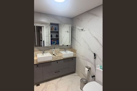 Casa para alugar com 172m², 4 quartos e 2 vagasBanheiro