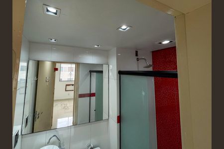 Banheiro de apartamento para alugar com 2 quartos, 48m² em Honório Gurgel, Rio de Janeiro