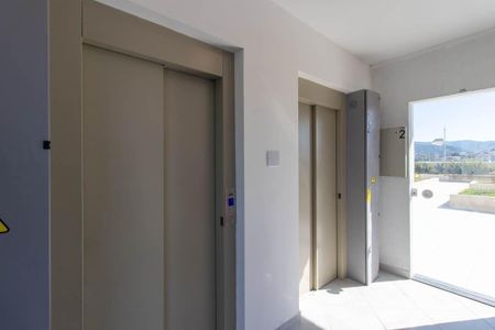 Apartamento à venda com 43m², 2 quartos e 1 vagaElevadores