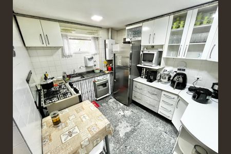 Apartamento à venda com 151m², 4 quartos e 2 vagasCozinha
