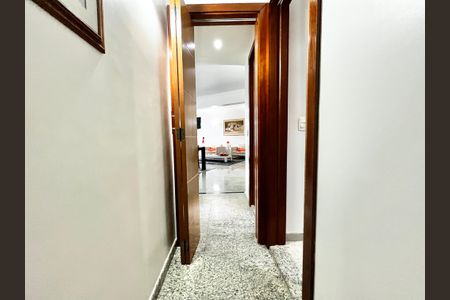 Apartamento à venda com 151m², 4 quartos e 2 vagasCorredor