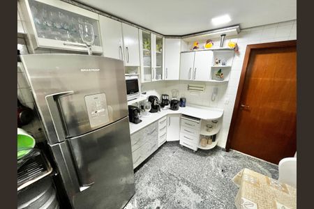 Apartamento à venda com 151m², 4 quartos e 2 vagasCozinha