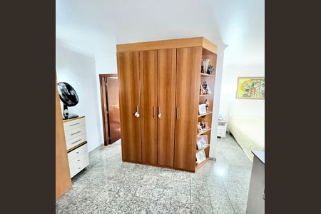Apartamento à venda com 151m², 4 quartos e 2 vagasQuarto 3 - Suíte