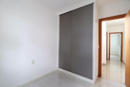 Quarto 1 de apartamento para alugar com 2 quartos, 45m² em Novo Mundo, Uberlândia