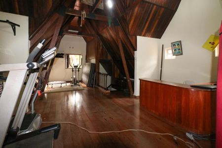 Casa à venda com 700m², 20 quartos e 8 vagas Casa à venda com 700m², 20 quartos e 8 vagasSótão