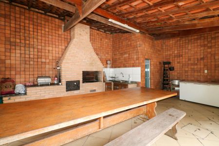 Casa à venda com 700m², 20 quartos e 8 vagas Casa à venda com 700m², 20 quartos e 8 vagasChurrasqueira