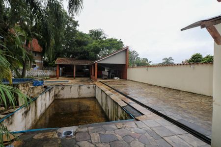 Casa à venda com 700m², 20 quartos e 8 vagas Casa à venda com 700m², 20 quartos e 8 vagasPiscina