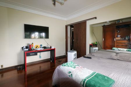 Casa à venda com 700m², 20 quartos e 8 vagas Casa à venda com 700m², 20 quartos e 8 vagasQuarto 2