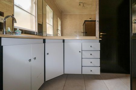 Casa à venda com 700m², 20 quartos e 8 vagas Casa à venda com 700m², 20 quartos e 8 vagasBanheiro