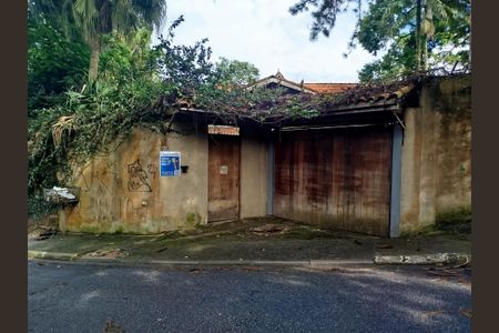 Casa à venda com 700m², 20 quartos e 8 vagas Casa à venda com 700m², 20 quartos e 8 vagasFachada