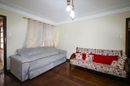 Casa à venda com 700m², 20 quartos e 8 vagas Casa à venda com 700m², 20 quartos e 8 vagasSala 1