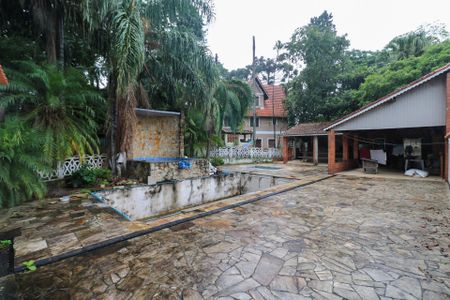 Casa à venda com 700m², 20 quartos e 8 vagas Casa à venda com 700m², 20 quartos e 8 vagasPiscina