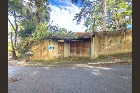 Casa à venda com 700m², 20 quartos e 8 vagas Casa à venda com 700m², 20 quartos e 8 vagasFachada