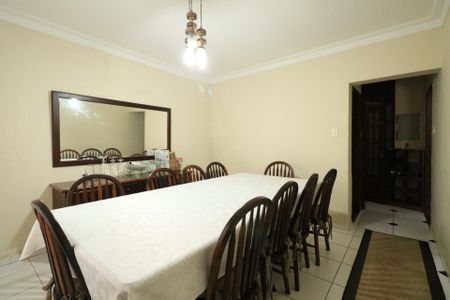 Casa à venda com 700m², 20 quartos e 8 vagas Casa à venda com 700m², 20 quartos e 8 vagasSala de Jantar